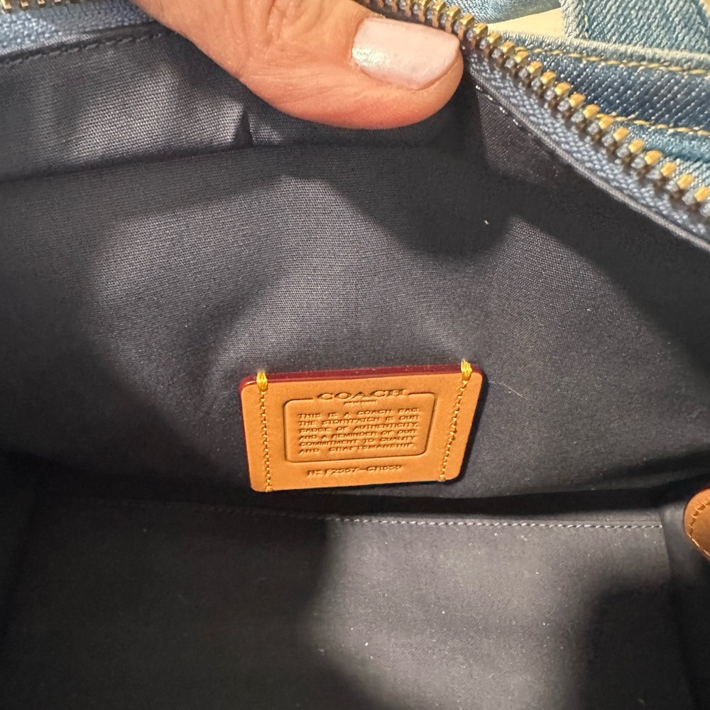 *AUTHENTIC*🫐🍒COACH DENIM CARGO TOTE 26🍒PRISTINE CONDITION🍒🫐 - Picture 5 of 9